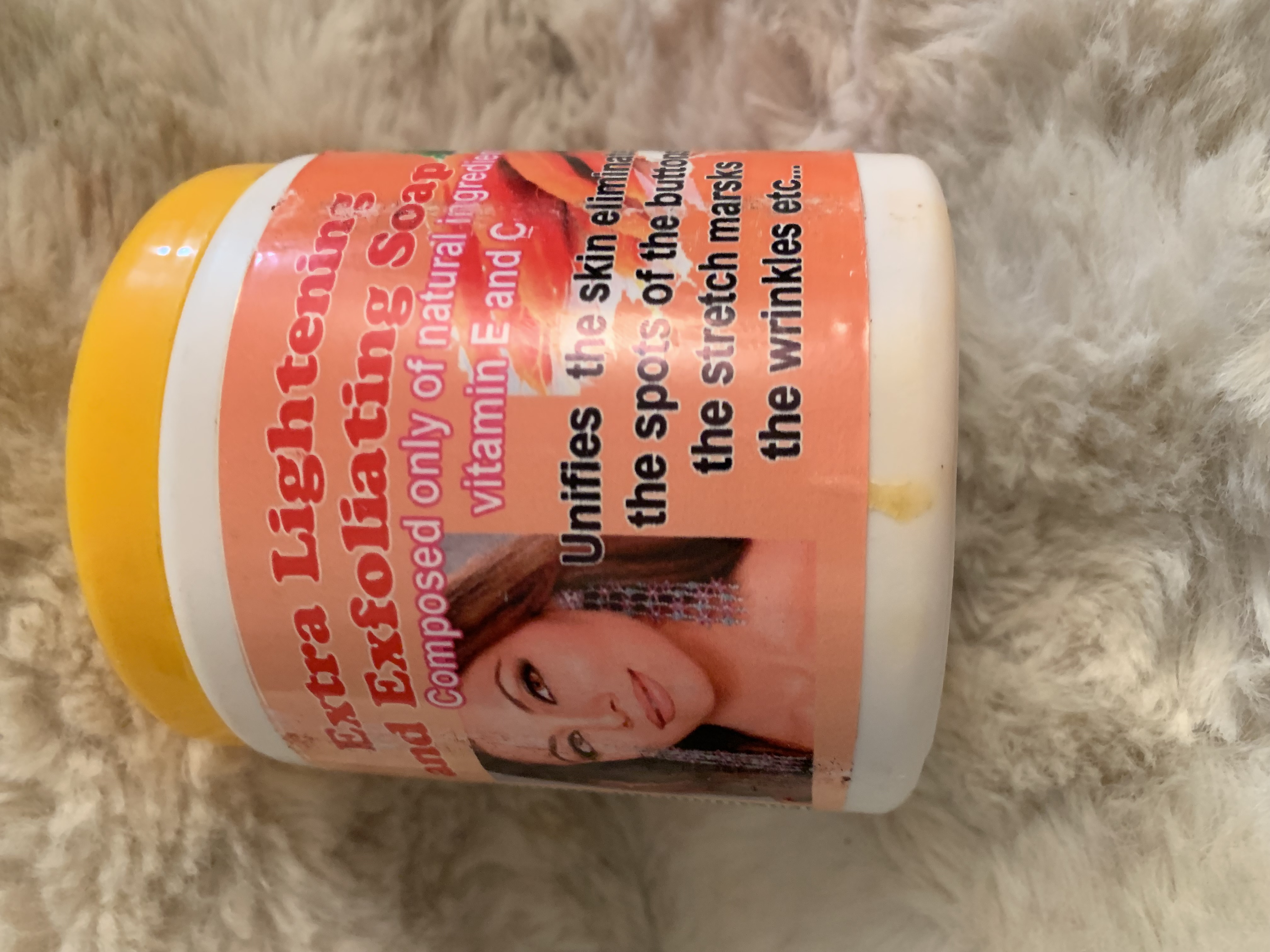 Extra lightening and exfoliating soap
