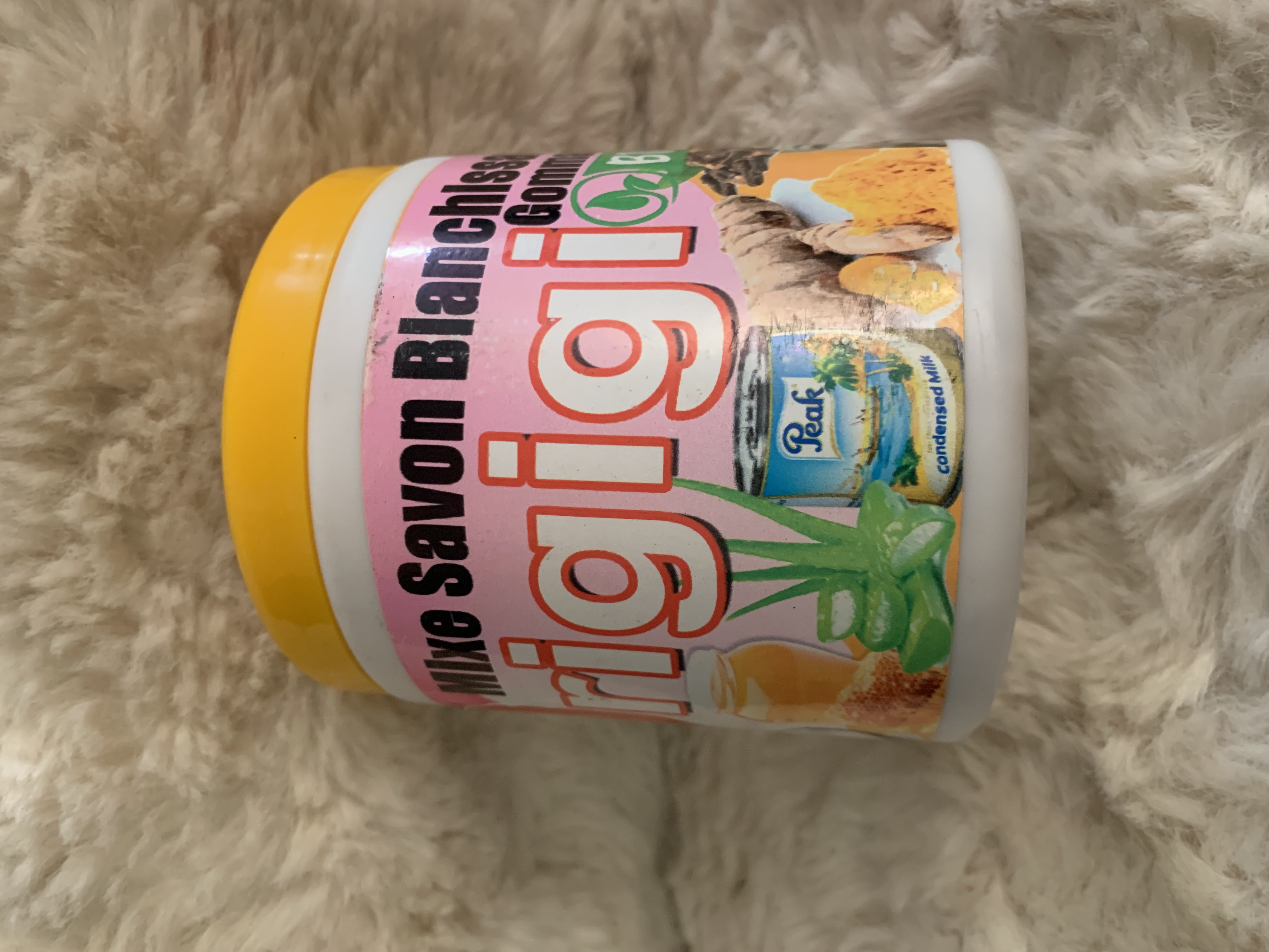 Double shad lightening an exfoliating soap